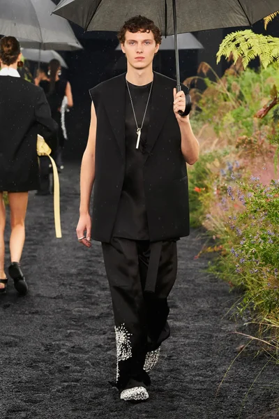 Look 25